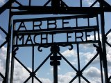 1024px-Arbeit_Macht_Frei_Dachau_8235.jpg