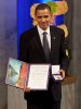220px-President_Barack_Obama_with_the_Nobel_Prize_medal_and_diploma.jpg